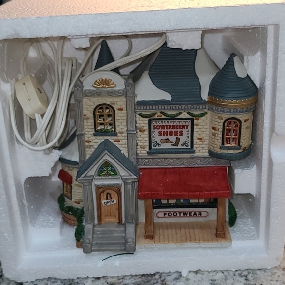 Lemax Village Collection Lighted Shoe Store - Picture 2 of 3